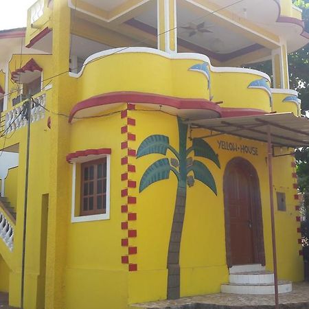 Yellow House Hotel Calangute Buitenkant foto